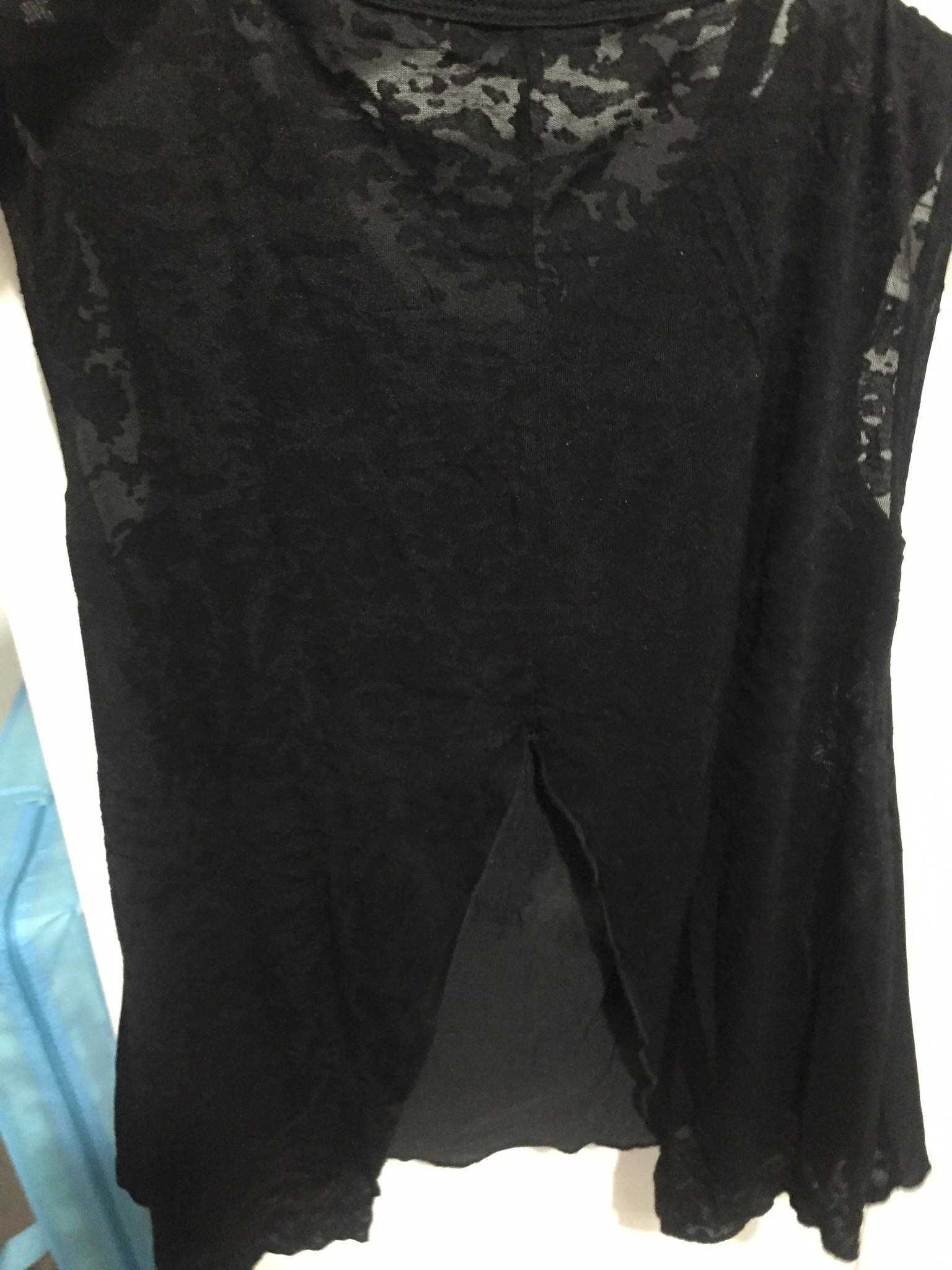 t-shirt senhora com aplicaçoes na parte da frente