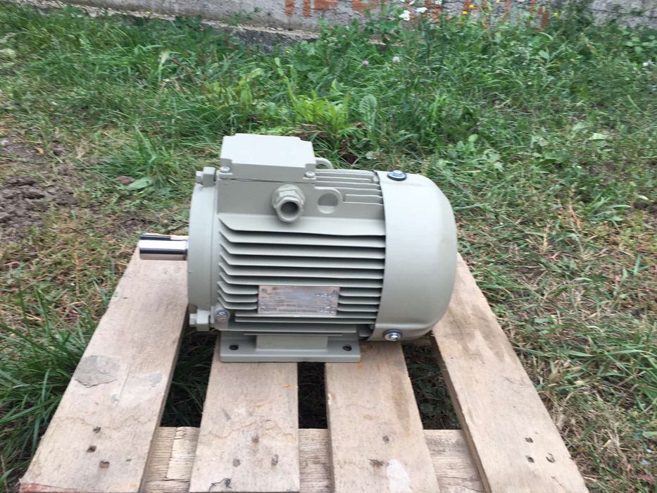 Электродвигатель АИР90L2 - 3 кВт 3000 об/хв. 220/380 В електродвигун