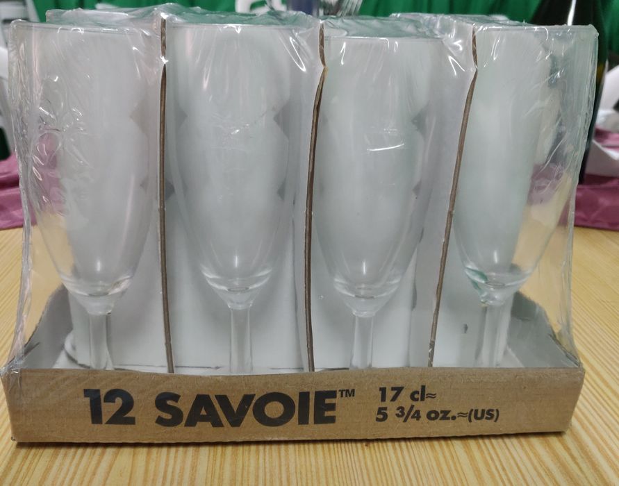 Conjunto de 12 flutes de champanhe novo