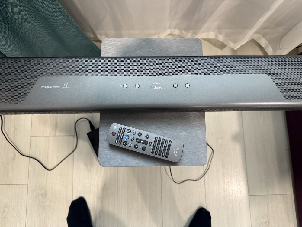 Саундбар Philips Fidelio B8/12 з Dolby Atmos 5.1.2 і Ambisound
