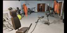 Ginásio Technogym com 9 máquinas