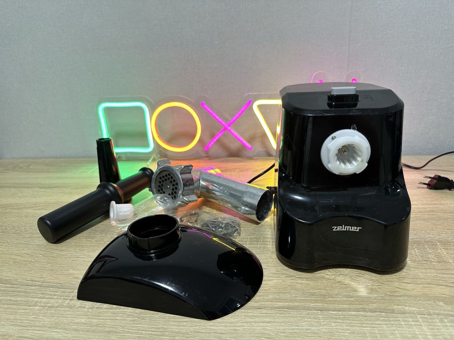 Мясорубка Zelmer ZMM1520B