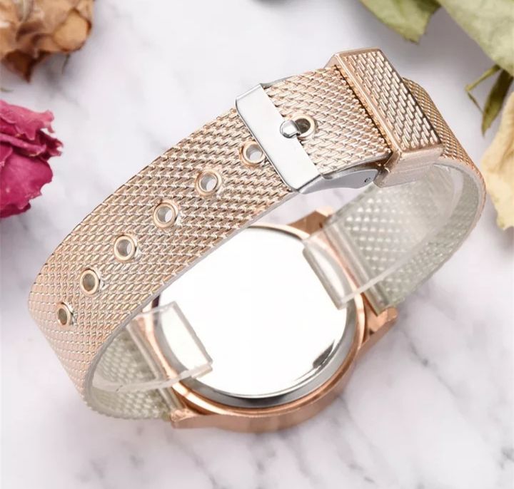 Relógios novos duas cores