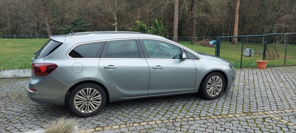 Opel Astra Sports Tourer 2.0 ano 2013