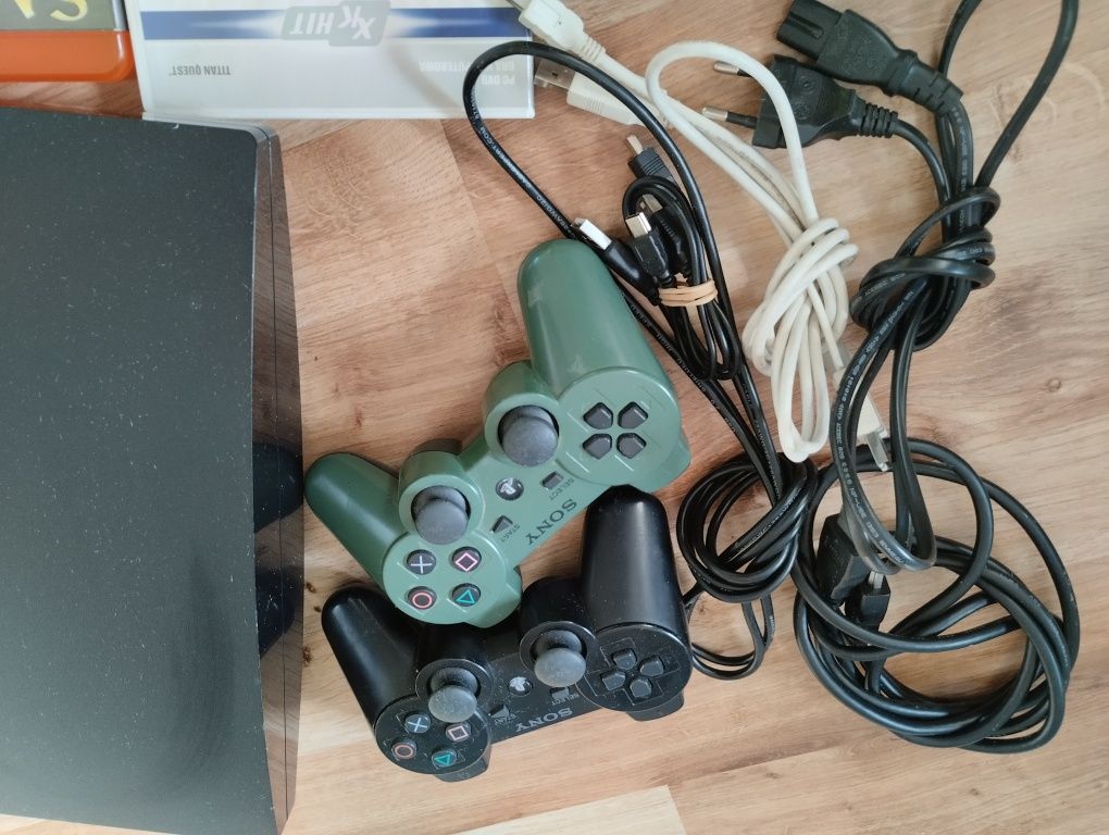 PlayStation 3+ 2 pady+ 27 gier+ wszystkie kable + książka