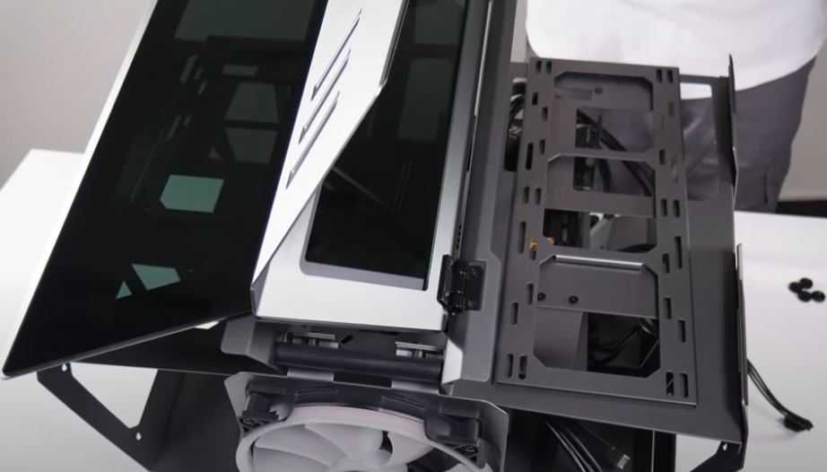 HIT - pre-order obudowa imitująca silnik V8. Bestia wśród open case