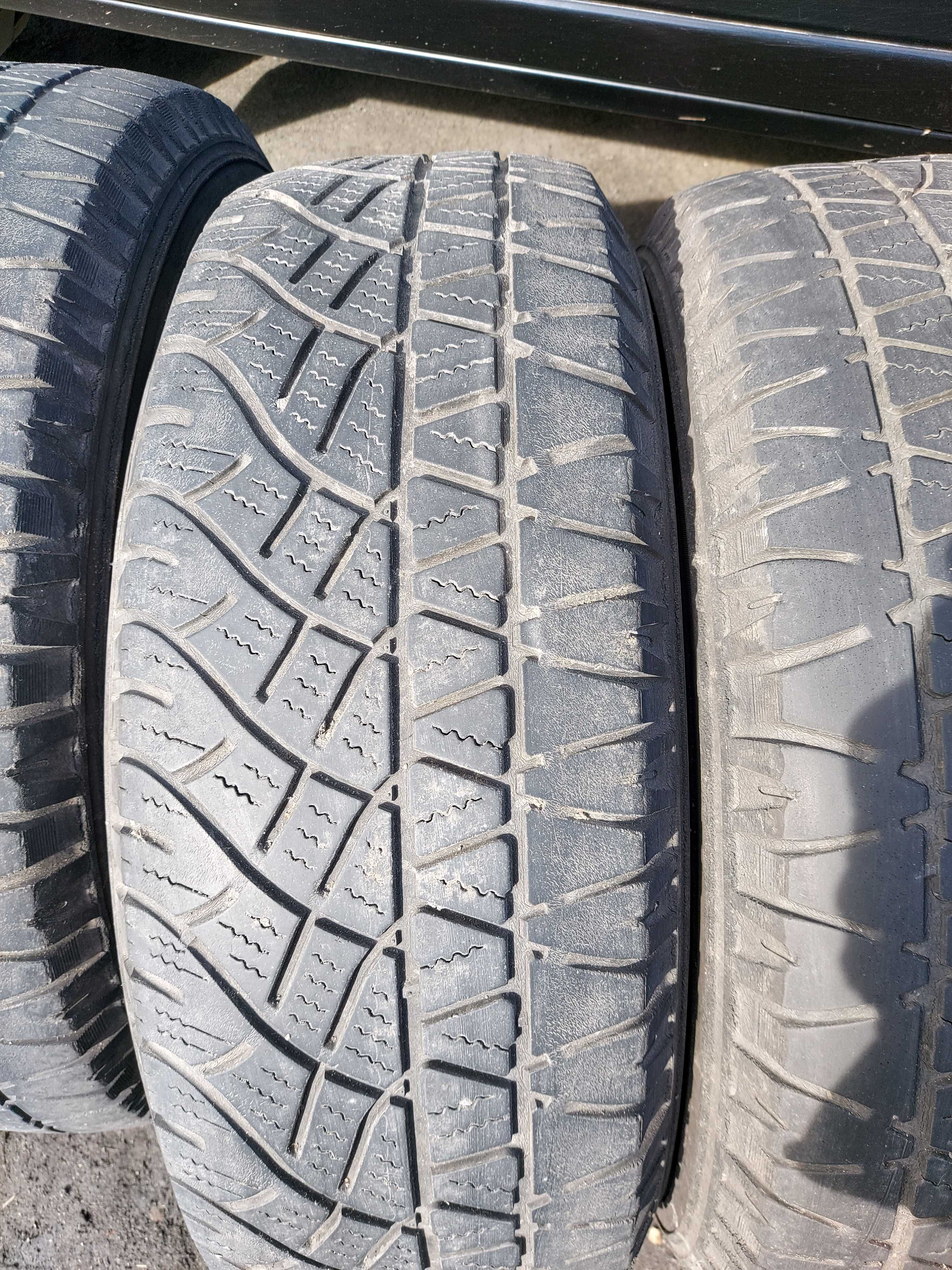 Michelin 215/65/16 latitude cross 102H