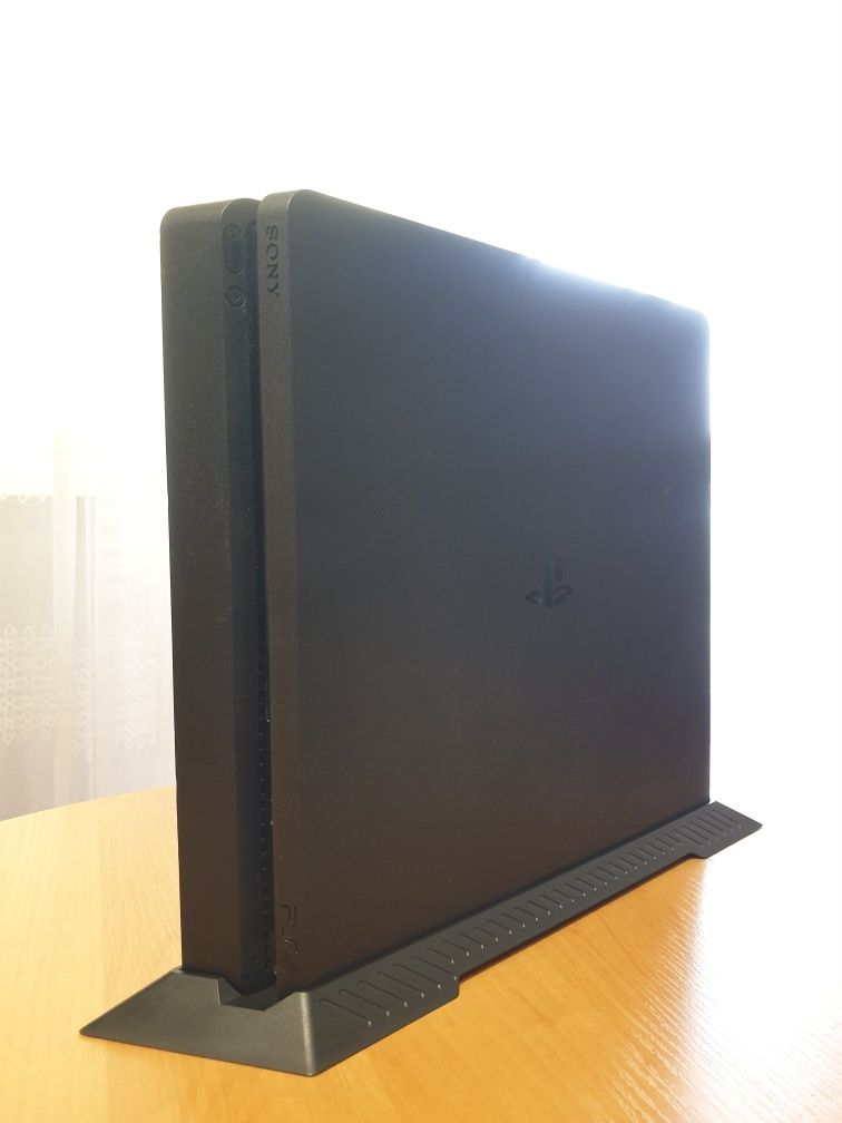 Sprzedam konsolę do gier SONY PLAYSTATION 4 Slim 500gb.