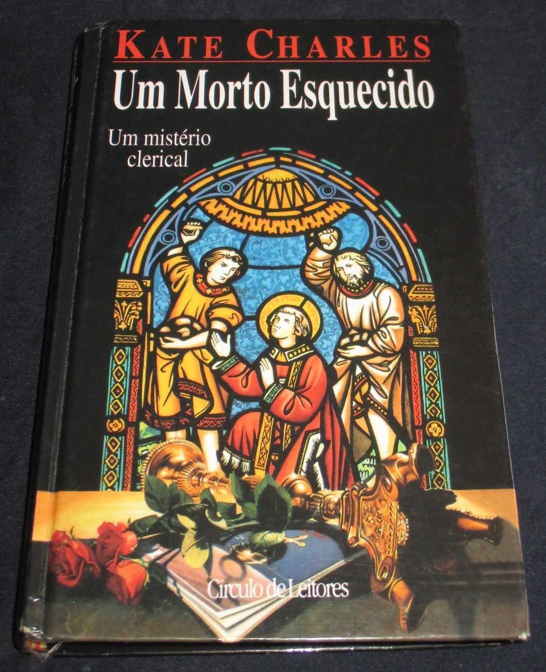 Livro Um morto esquecido Kate Charles