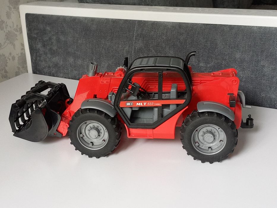 Трактор телескопічний навантажувач Manitou від Bruder