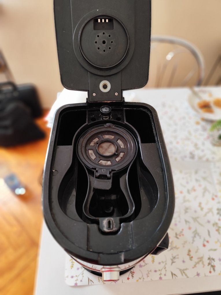 Automatyczny ekspres do kawy z młynkiem Barista