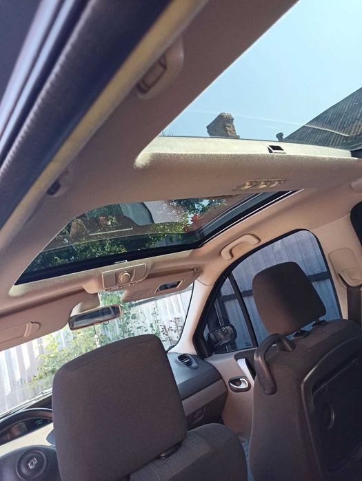 Рено Грант сценік