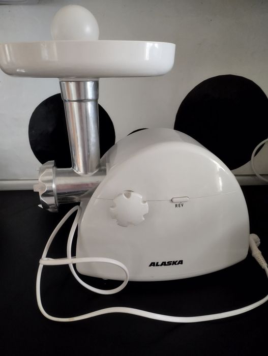 Электрическая мясорубка Аляска MG 1060A