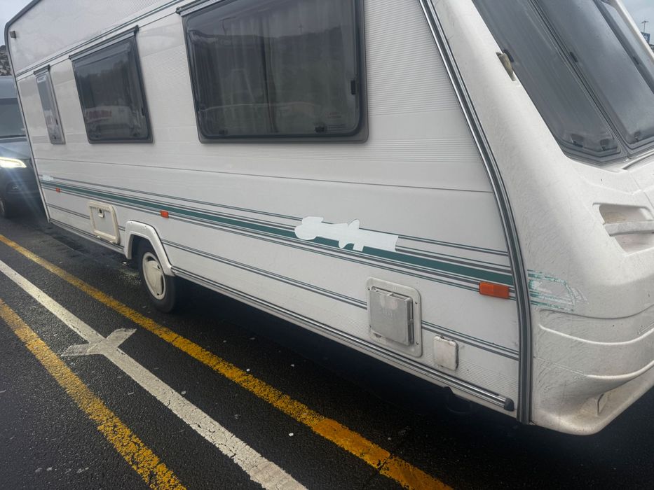 Caravana Sterling ecless 4 camas ano1999com panel solar