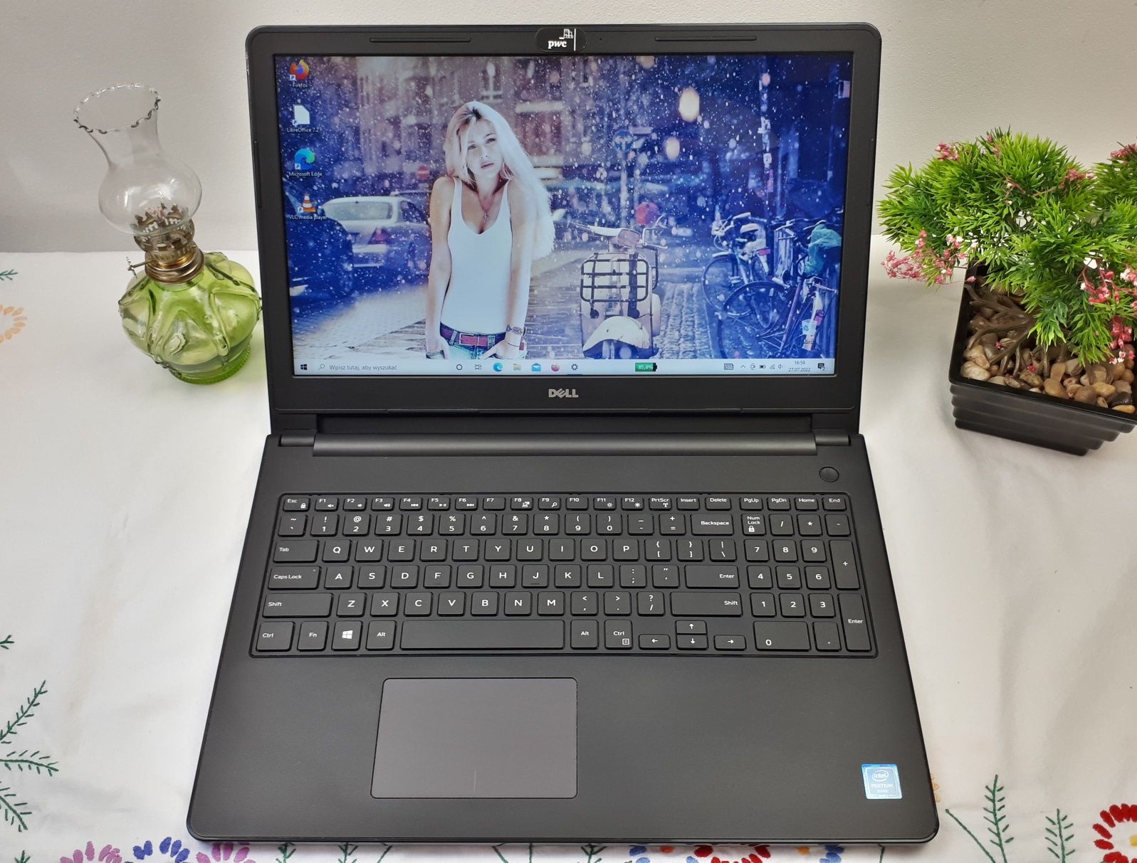 Zadbany Laptop Dell 15,6"HD LED Intel 2.56 GHz x4/4GB/SSD 128GB/Win 10