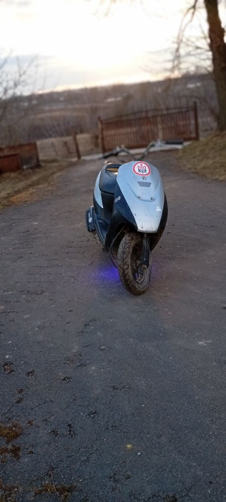 Скутер Сузукі лец 2 бабочка