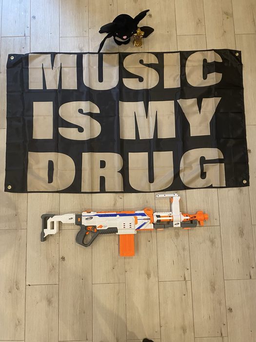 Plakat music is my dr*g