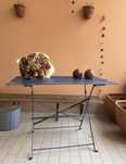 Mesa exterior em azul