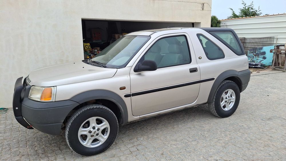 Land rover em bom estado geral de  1999