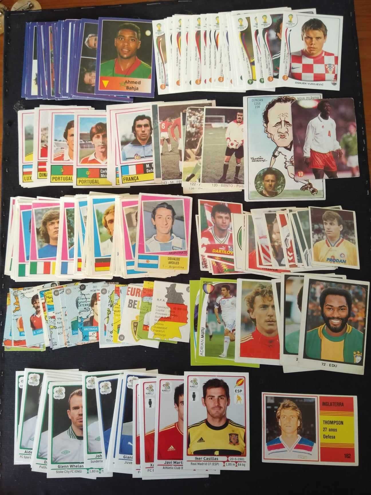 Cromos de futebol de vários Europeus e Mundiais.