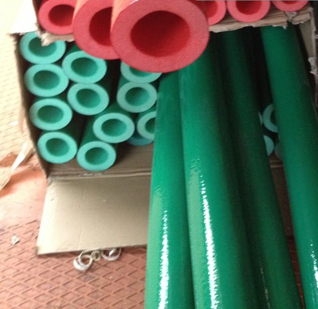 Tubo circular de protecção para crianças revestido a PVC.