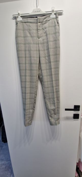 Spodnie damskie firmy Reserved