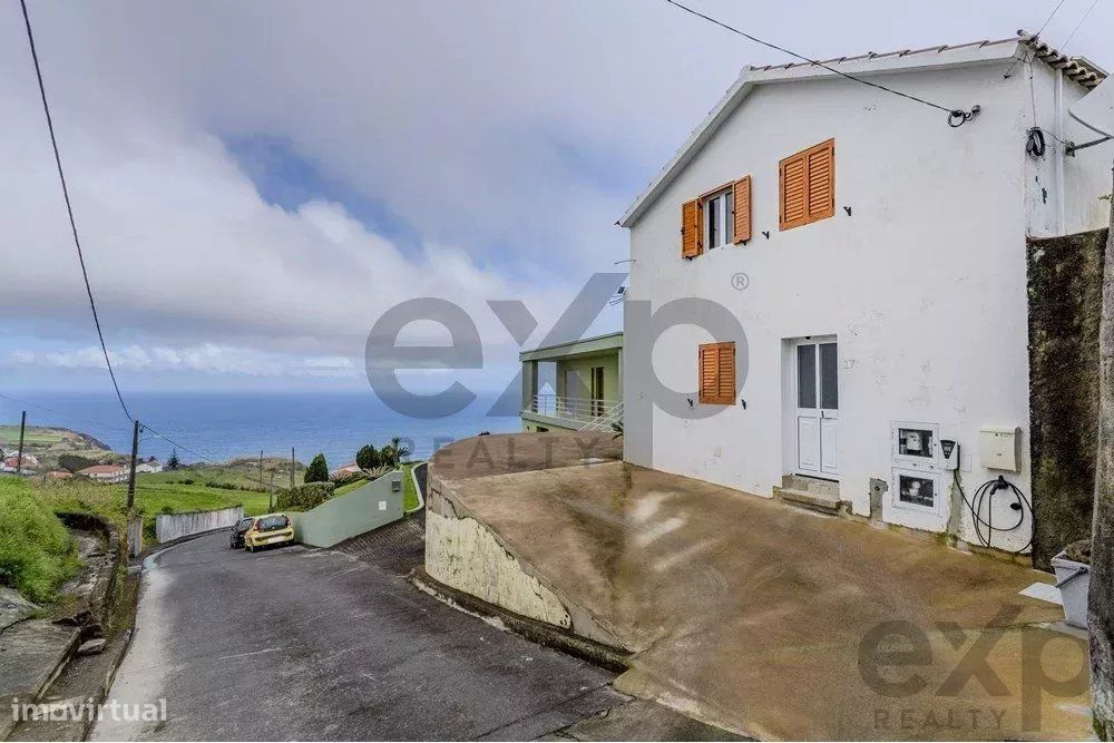 Moradia com Vista Mar em Santana, Nordeste – Desfrute do Nascer e do P