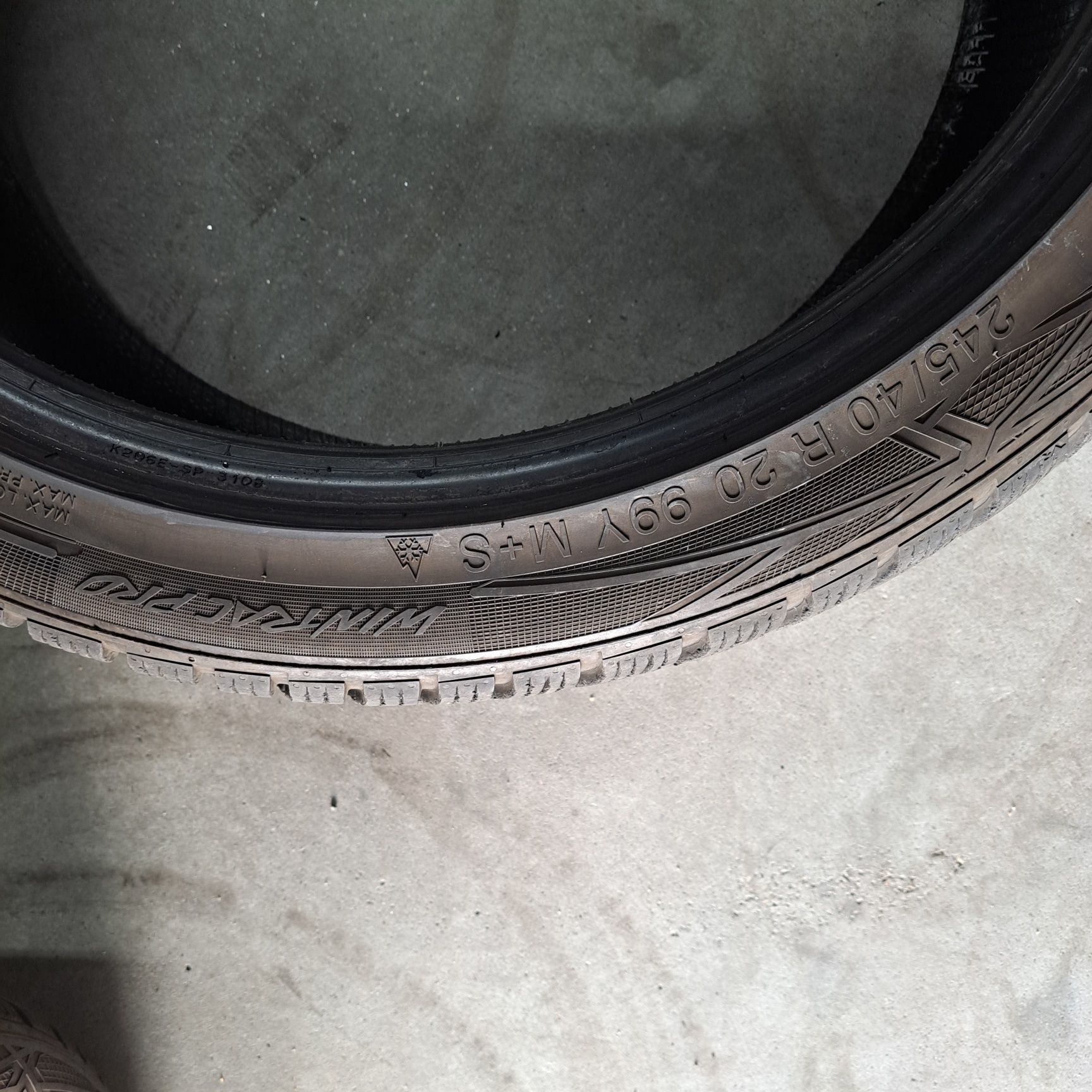 2 pneus 245 40 R20 Vredestein