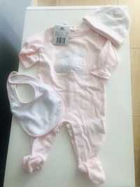 Conjunto babygrow+gorro+babete chicco - novo