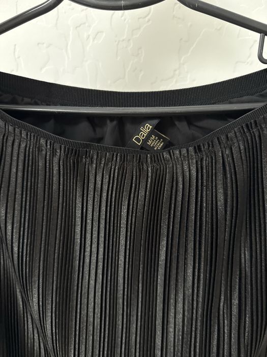 Чорна спідниця гофрована