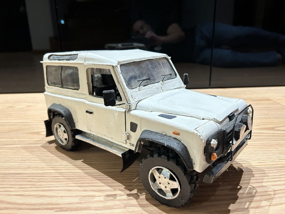Land Rover Defender 90 escala 1:10