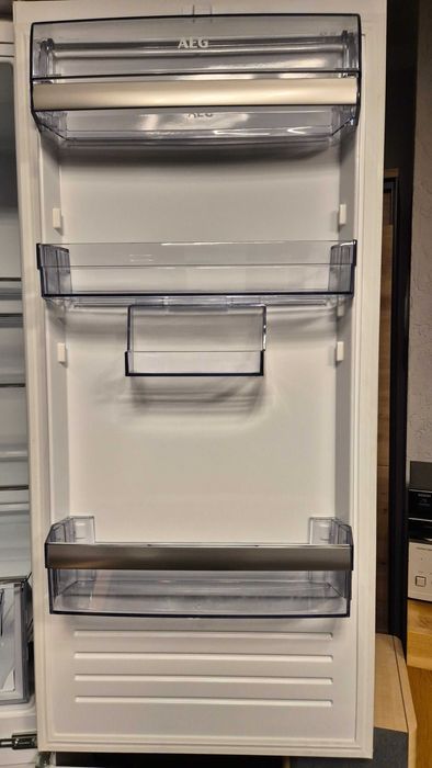 Lodówka do zabudowy AEG SCB819F8FS. Środek praktycznie nowy.