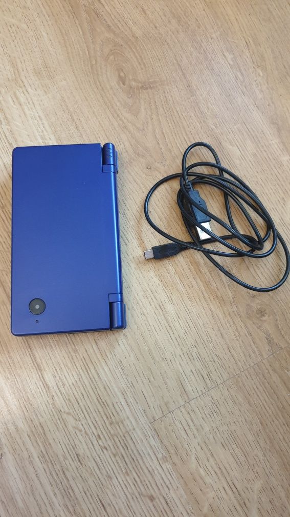 Konsola Nintendo DSi na części