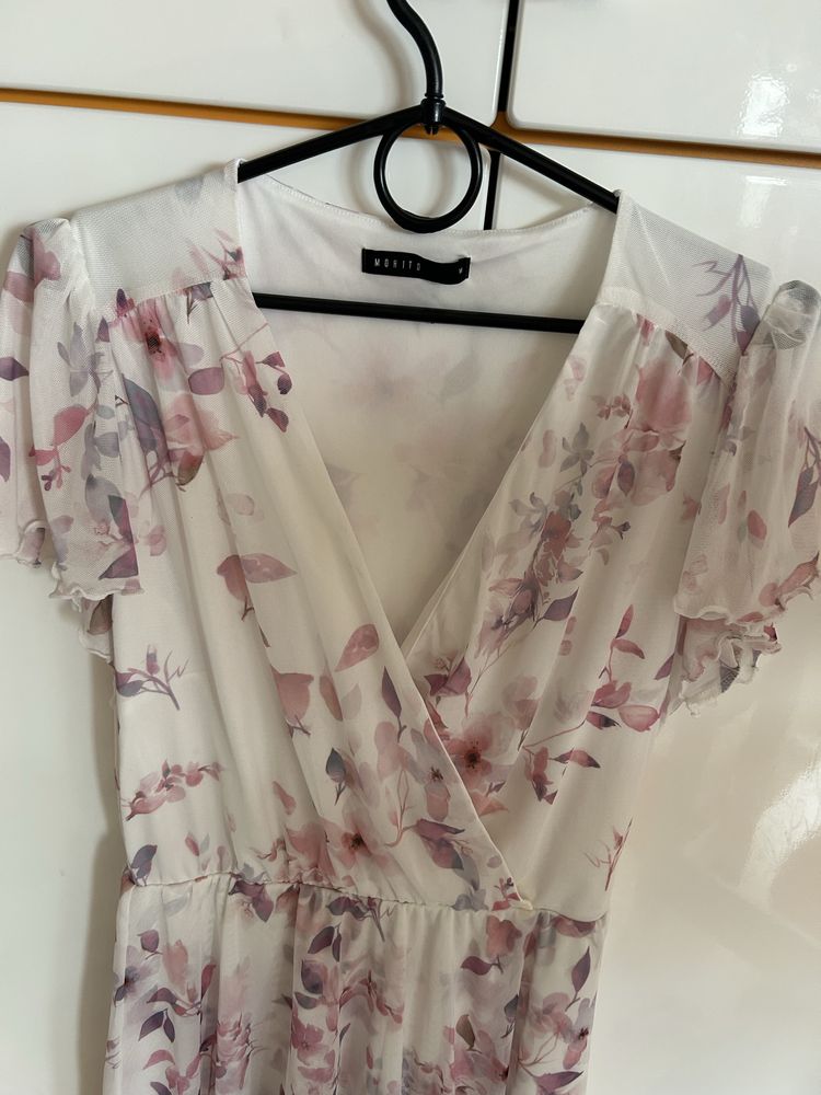 Sukienka Mohito 38 M biala w kwiaty, jak NOWA, elegancka