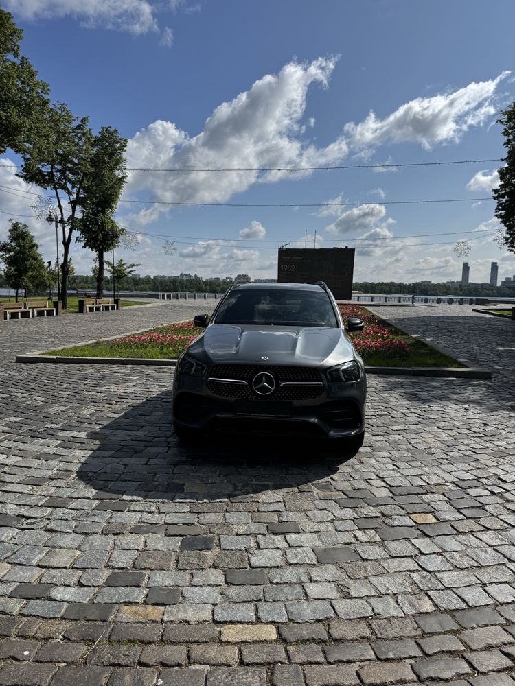 Продам Mercedes-Benz GLE300D 4 Matik