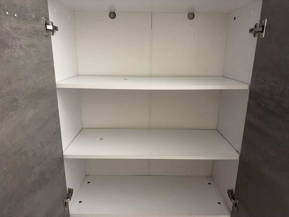 Sapateira branca e cinza