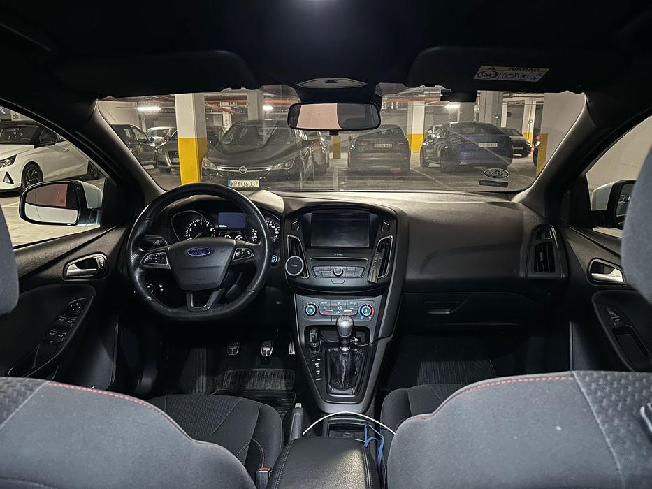 Ford Focus ST-Line 1.5 EcoBoost (niski przebieg)
