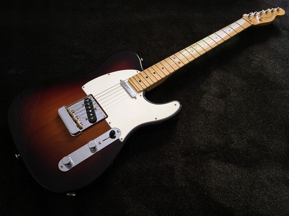 Fender Telecaster American Professional 3-Color Sunburst.