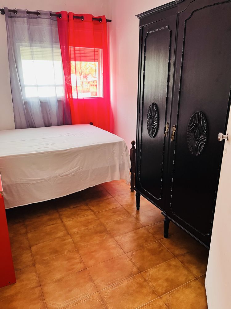Alugou quarto vila nova de gaiai