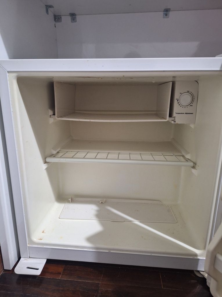 Frigorífico/Frigobar Em bom estado