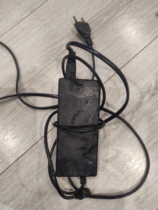 Ładowarka do hulajnogi elektrycznej
