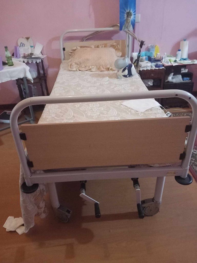 Cama Hospitalar Manual - Praticamente Nova