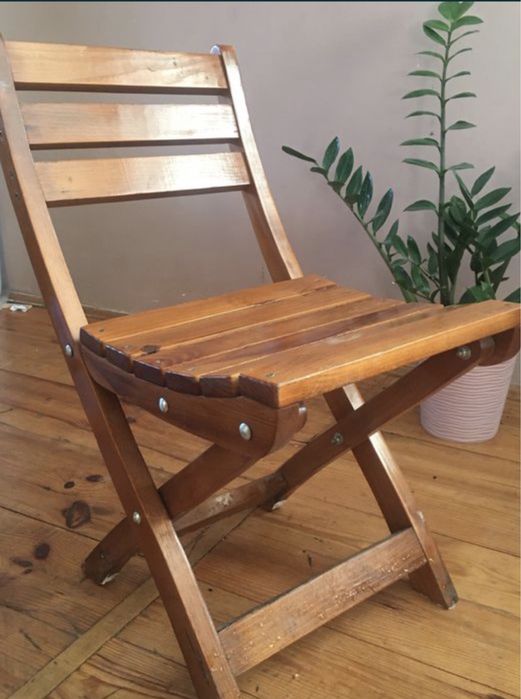 Розкладні деревяні крісла