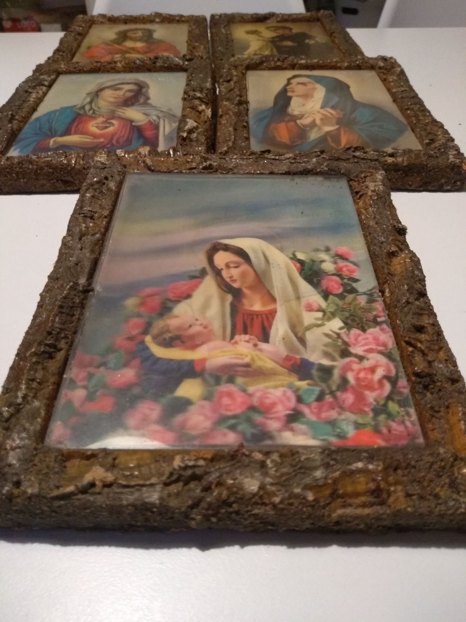 5 Quadros religiososcom moldura em cortiça