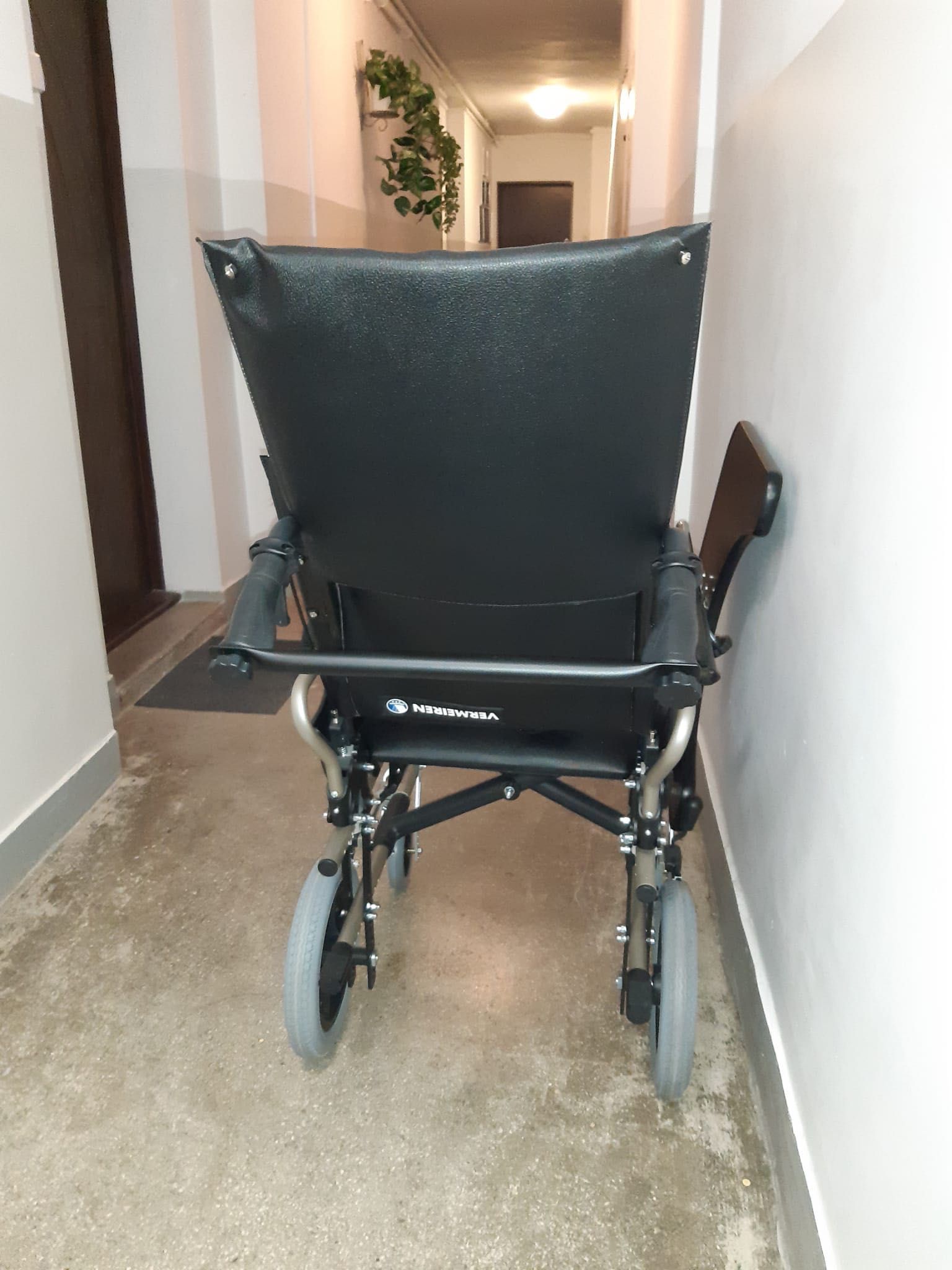 Wózek inwalidzki - małe koła z funkcją leżącą- wózek toaletowy