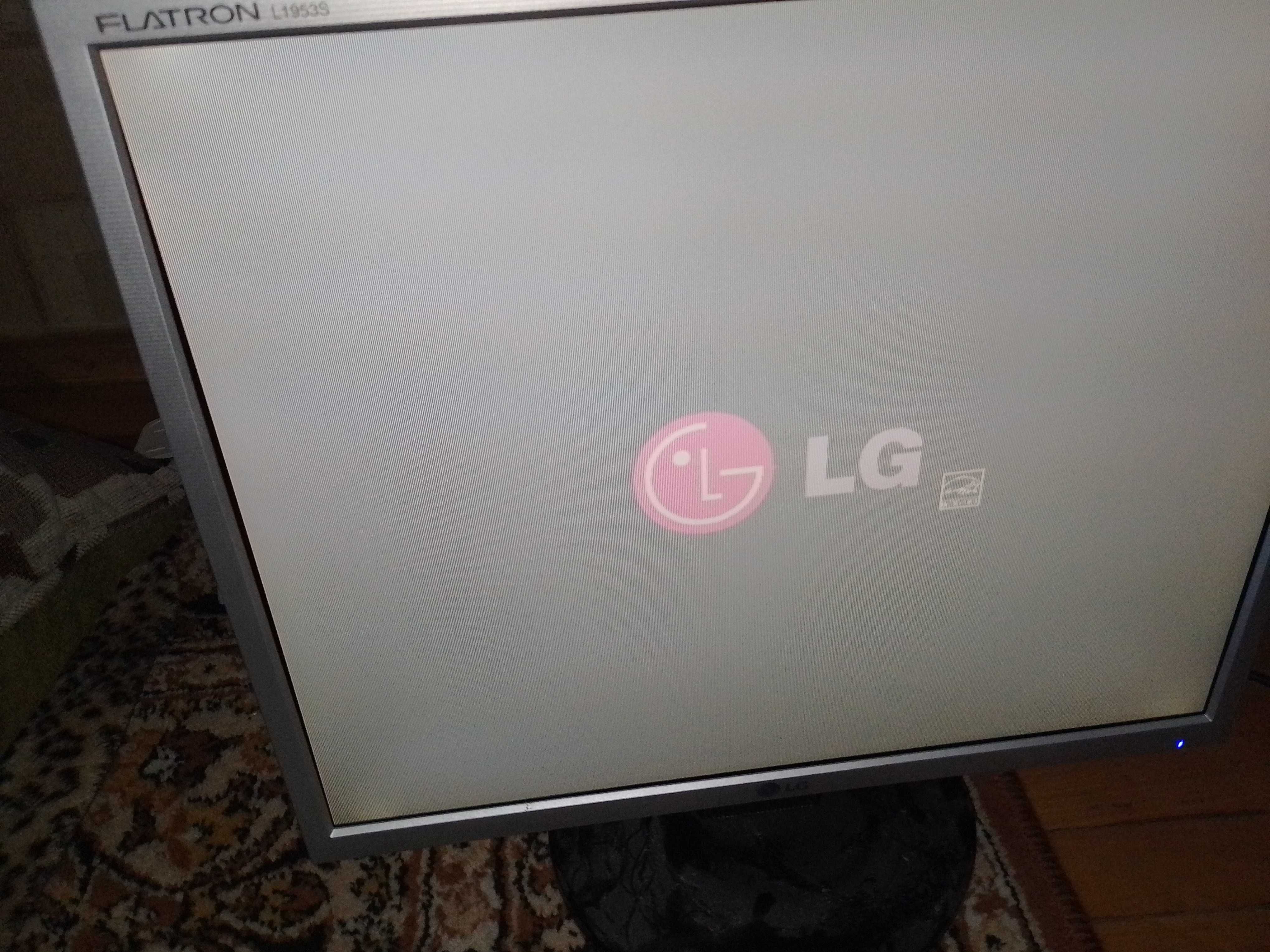 Монитор жидкокристаллический LG 1953