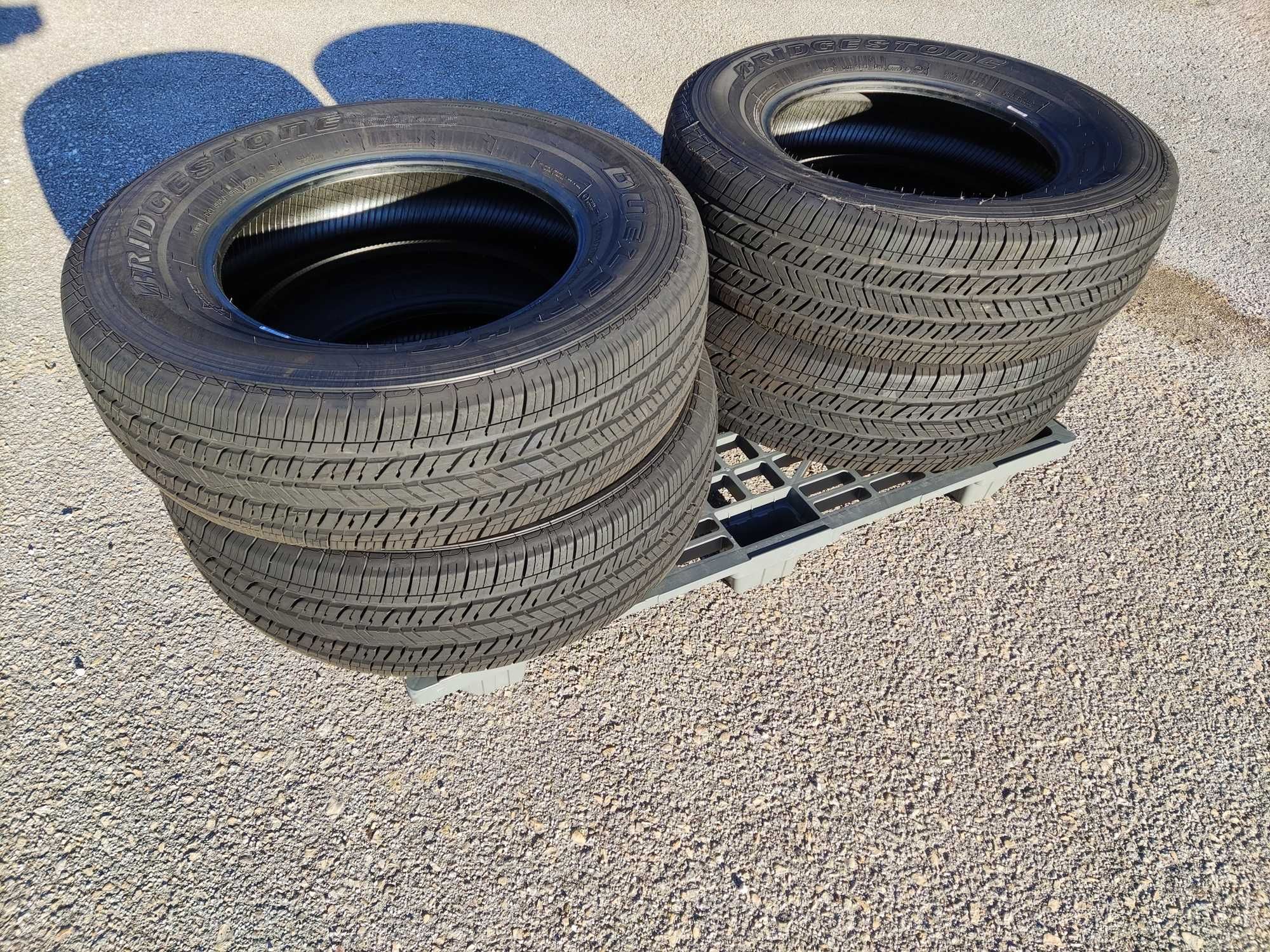 Pneus Bridgestone 255/70R18 113T M+S Dueler H/T 685