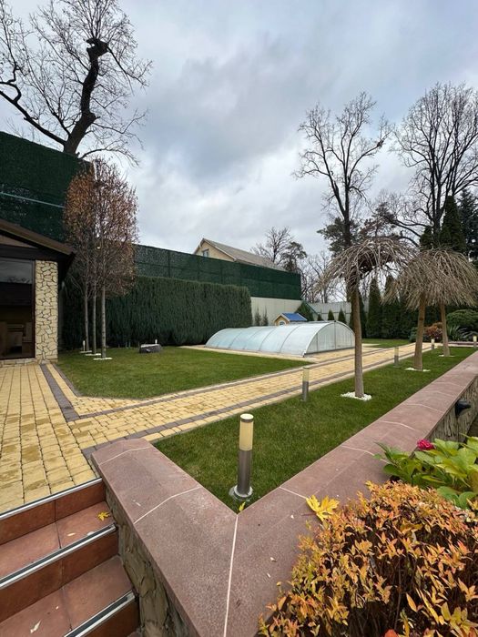 Будинок з ремонтом в центрі Ірпеня! Басейн, гараж, підвал!