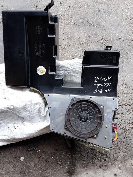 Głośnik soobbufer Audi A4 B5 kombi,Nokia 8D9035.381