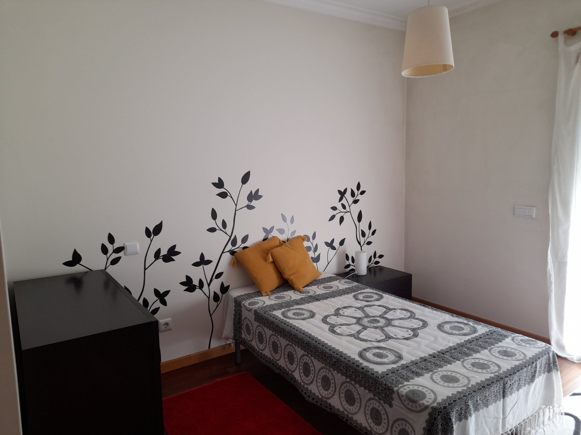 Quarto para arrendar - preferência a professoras